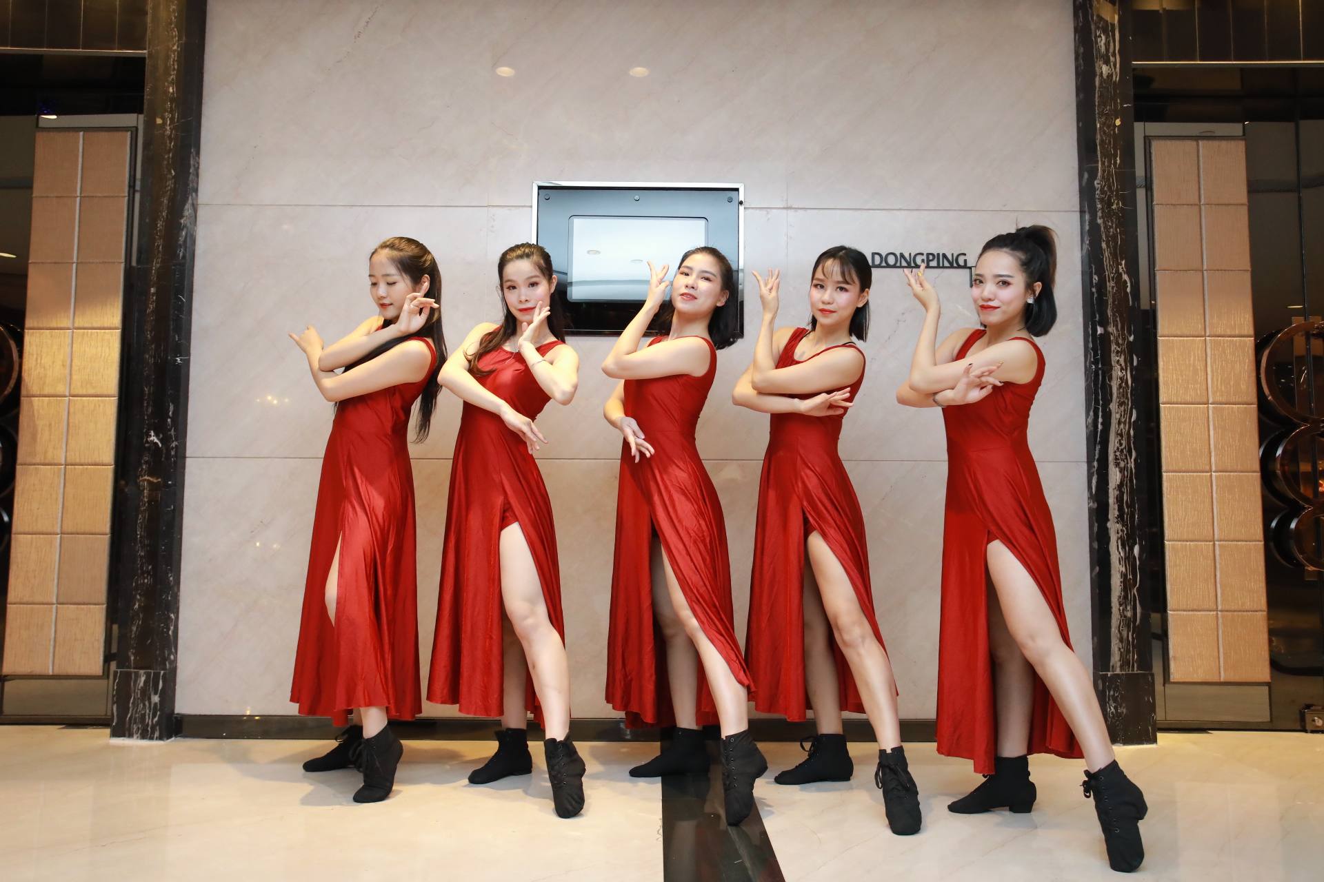 現(xiàn)代舞  當(dāng)代舞